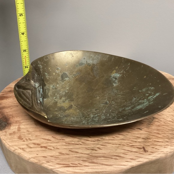 🟡 Vintage Heavy Brass Seashell Designed Ashtray - Candy Dish - Jewelry Display - Picture 13 of 16